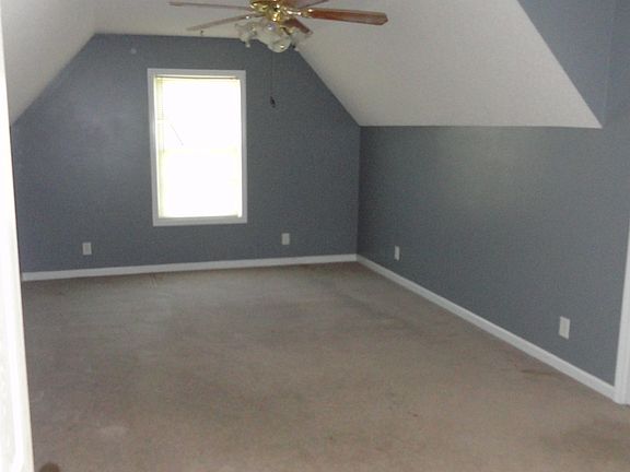 4th image of 203 Lorien Cir