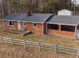 109 Floyd Mountain Ln, Galax, VA 24333