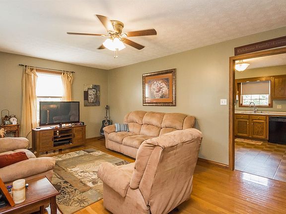 5th image of 3103 Sarah Ln