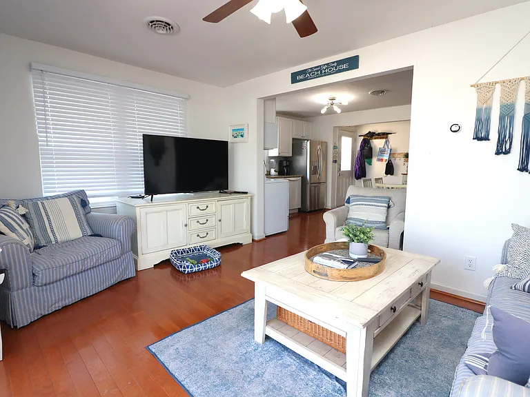 20 N Clermont Ave #B — Photo 3