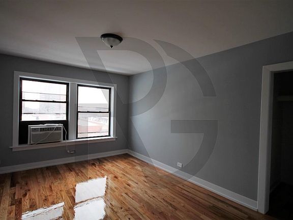 5th image of 550 W Arlington Pl #550605