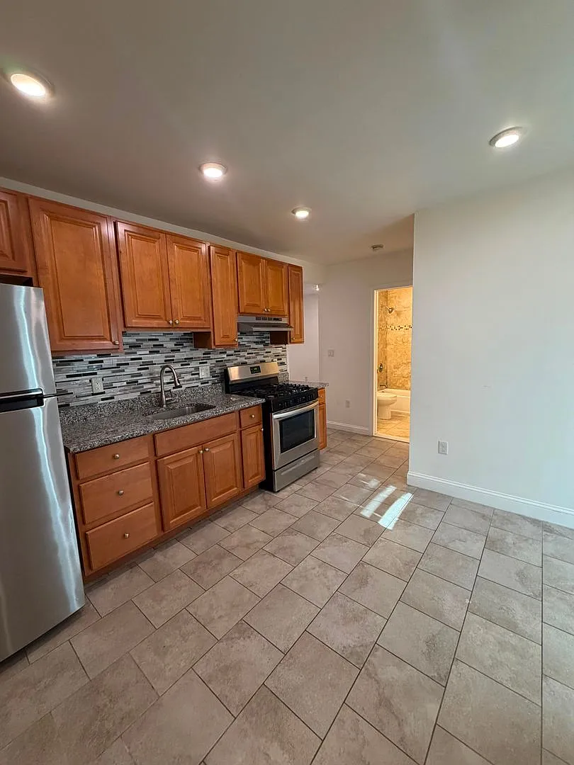 190 Malden — Photo 3
