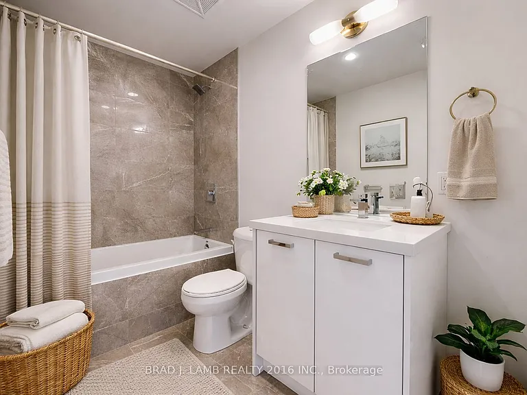 284 King St E #303 — Photo 4