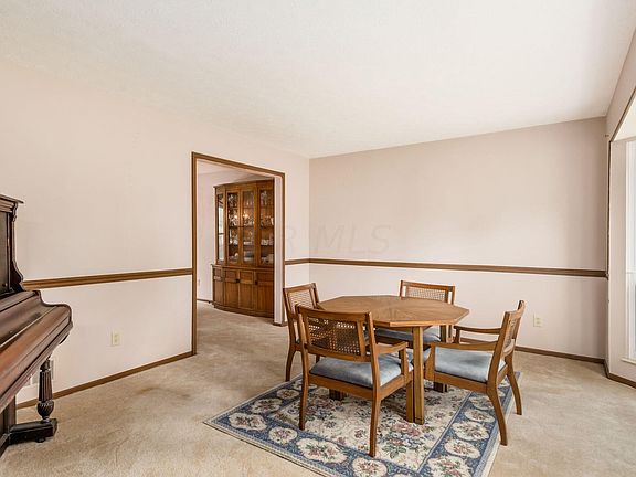 2nd image of 275 Highbury Cres