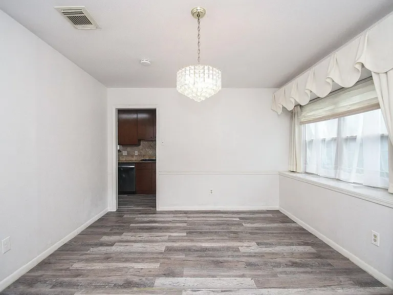 11915 N Hanworth Dr — Photo 2