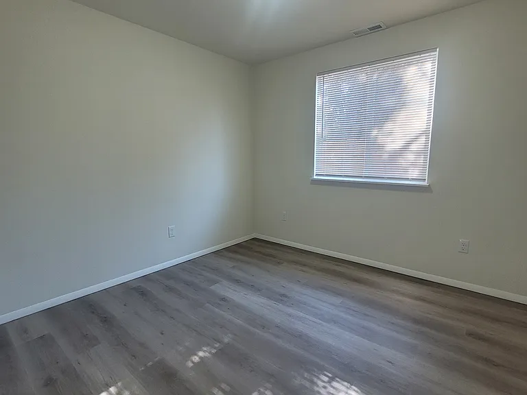 2318 W Canal St — Photo 10