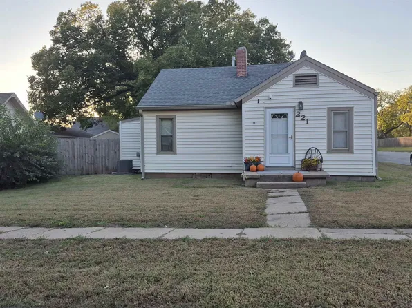 221 N Miller St, Potwin, KS 67123
