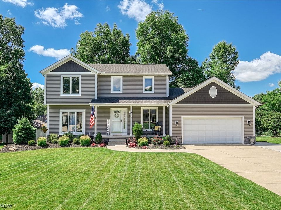 1st image of 1560 Applewood Way