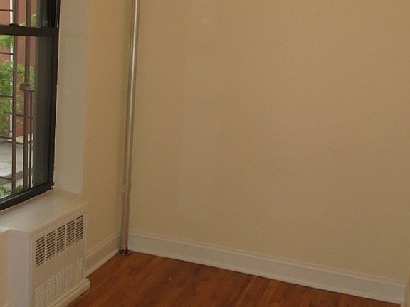 2nd image of 262 Saint James Pl APT 3B