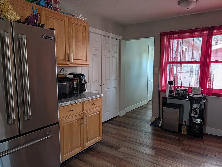 727 Drake St — Photo 9