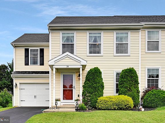 2nd image of 34 Silver Maple Cir
