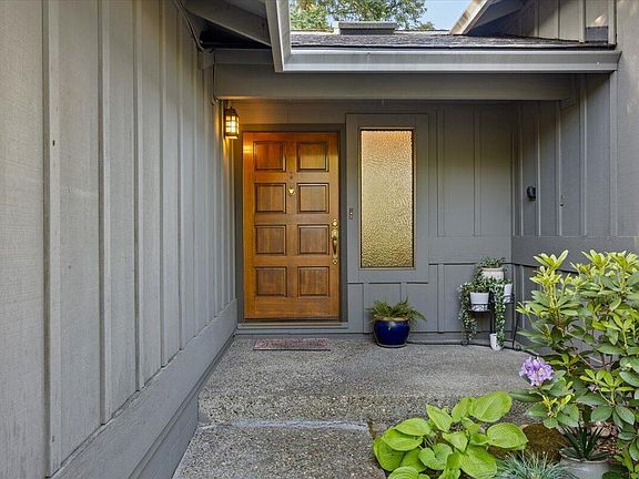 4th image of 2588 Congress Way