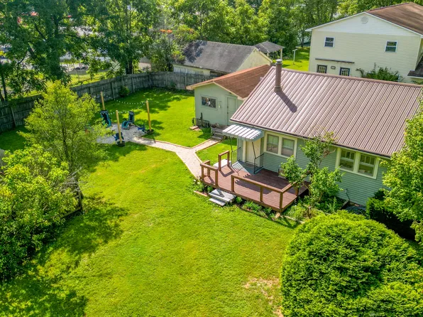 302 Pocahontas St, Rupert, WV 25984