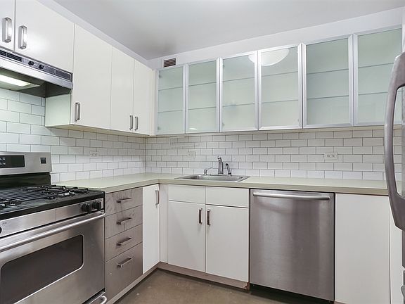 4th image of 240-242 E Houston St #4D