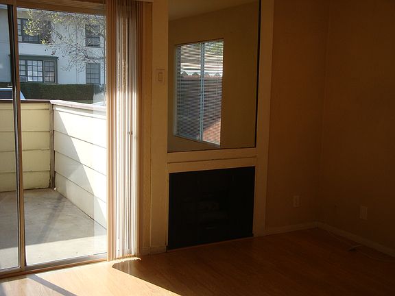 2nd image of 5928 Murietta Ave APT A
