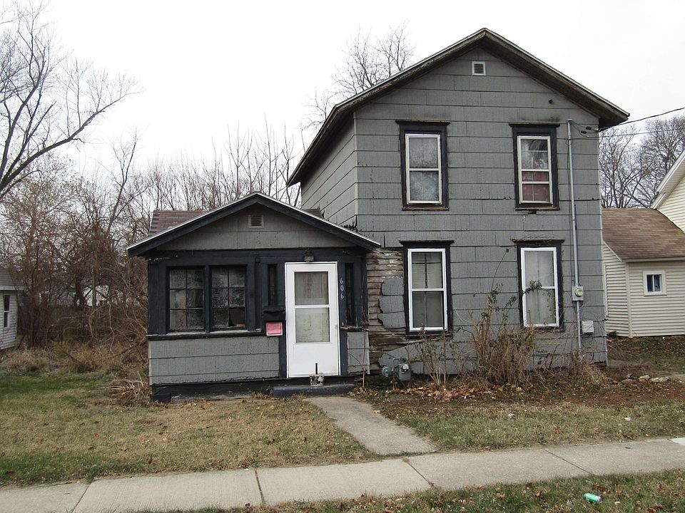 2nd image of 606 Cherry St