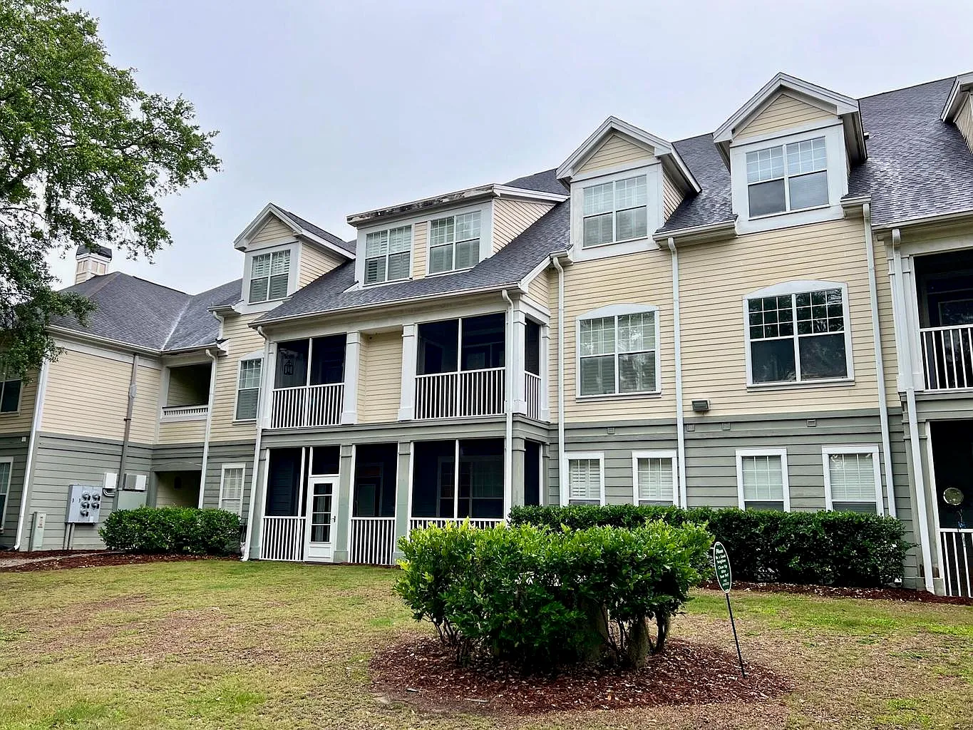3 bed, 2.0 bath, 1440 sqft, $3,300 — Photo 3