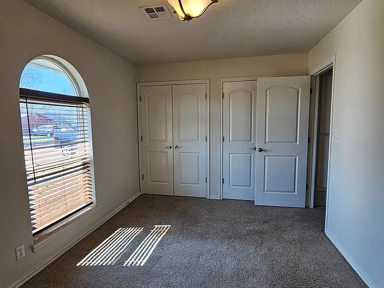 1345 Columbia Cir — Photo 15