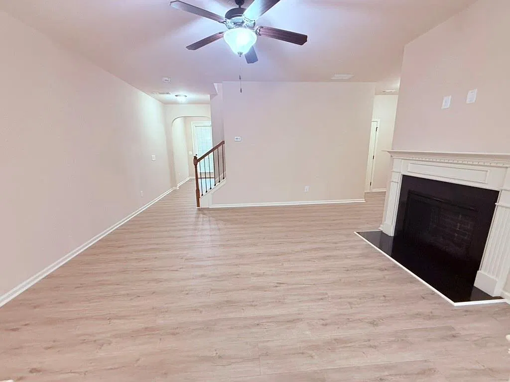 3 bed, 2.5 bath, 1998 sqft, $2,250 — Photo 3