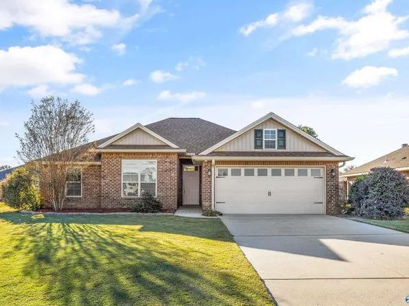 120 Coach Glen Ln, Owens Cross Roads, AL 35763