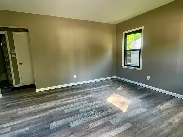 8000 Busiek Ave — Photo 4