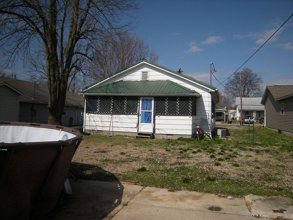 2nd image of 204 E Saint Francis St