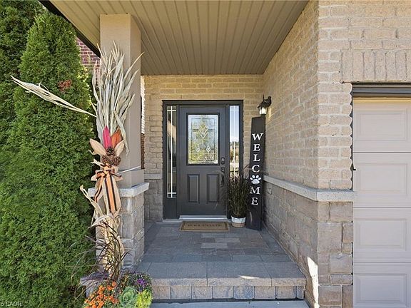 4th image of 139 Stoneglen Way