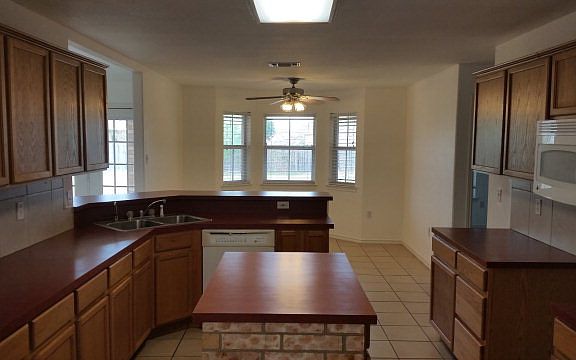 4th image of 198 Castlewood Dr