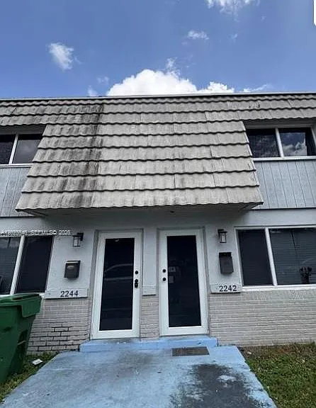 2240 NW 59th Way #1-3 — Photo 1
