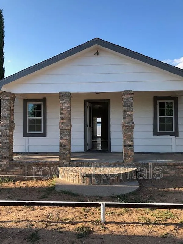 3 bed, 1.5 bath, 1548 sqft, $1,500 — Photo 1