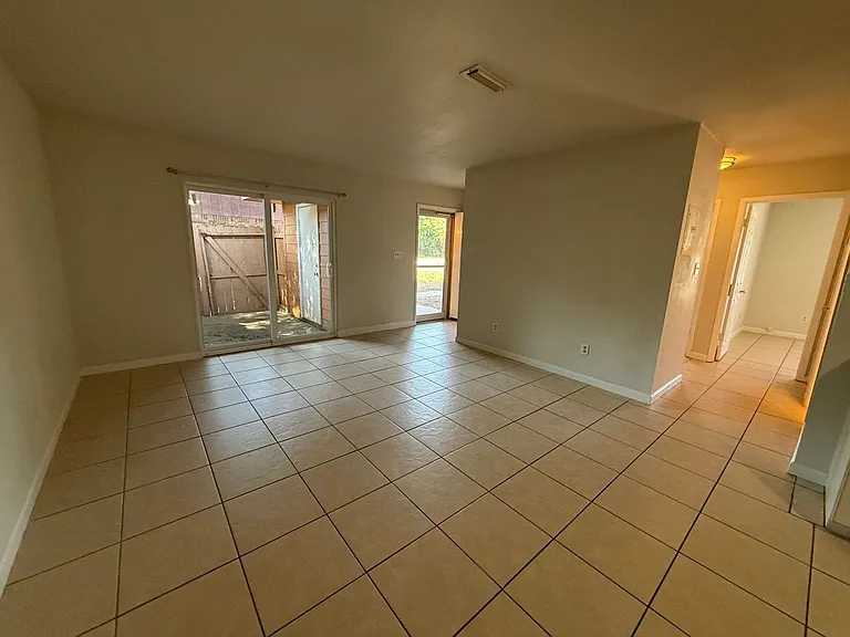 3399 Greenbriar Cir #2 — Photo 6