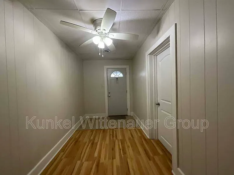 324 N Jackson St — Photo 11