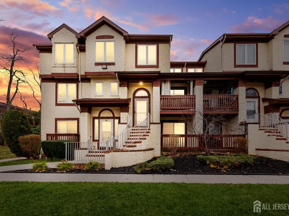 112 Michaels Ct, Woodbridge, NJ 07095