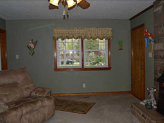 4th image of 115 Vine Dr