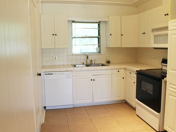 3rd image of 284 Glenna Dr