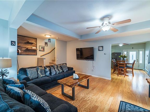 5th image of 127 Boutwell St
