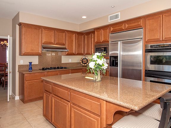 Kitchen shows like new! 