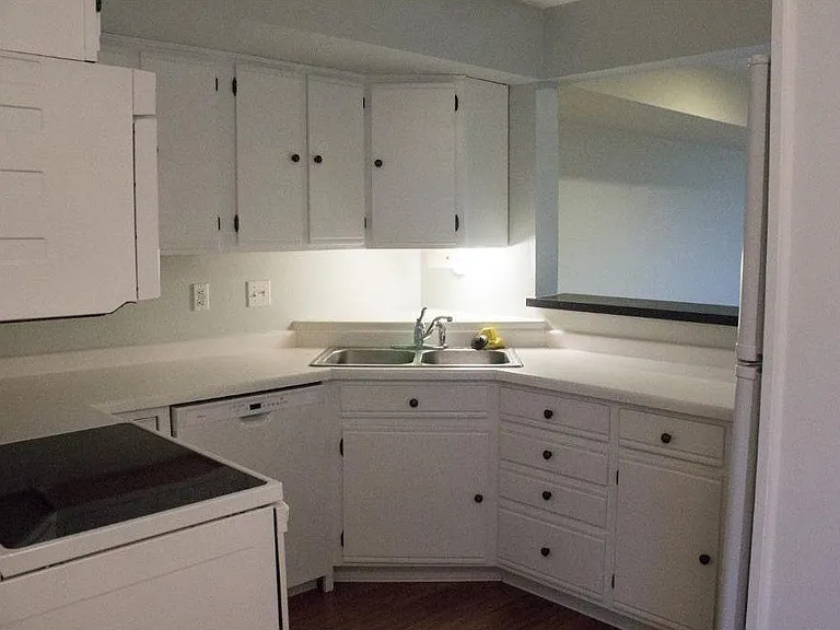 2420 Cypress Dr — Photo 3