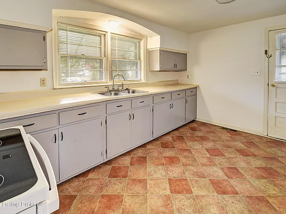 4th image of 10103 Caldwell Dr