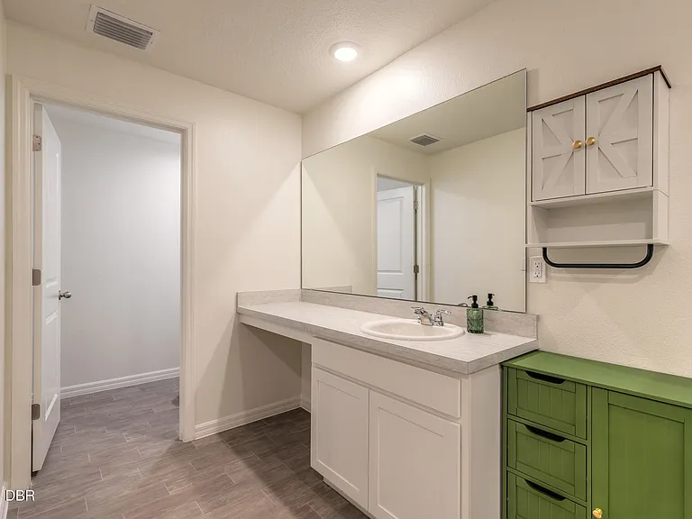 11 Ruth Dr — Photo 7