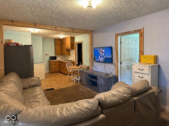 2nd image of 2422 Union St