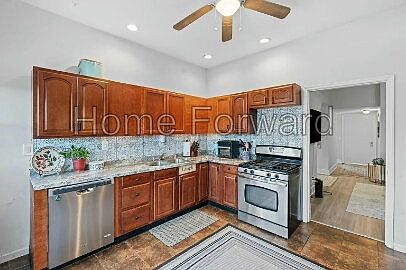 5th image of 369 Oldham Ave