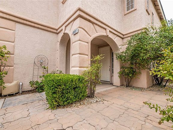 4th image of 10127 Capistrello Ave
