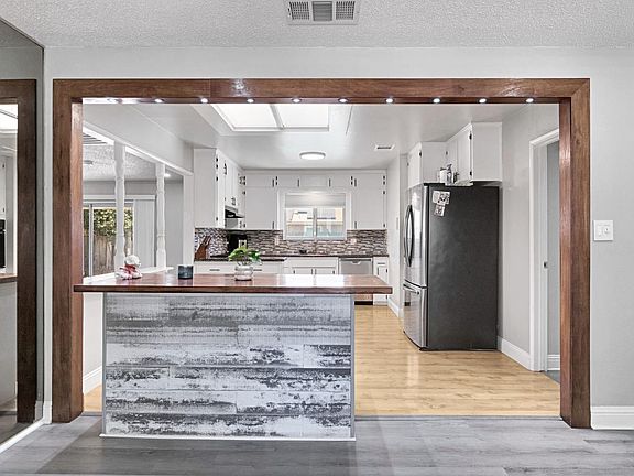 5th image of 5761 N Callisch Ave