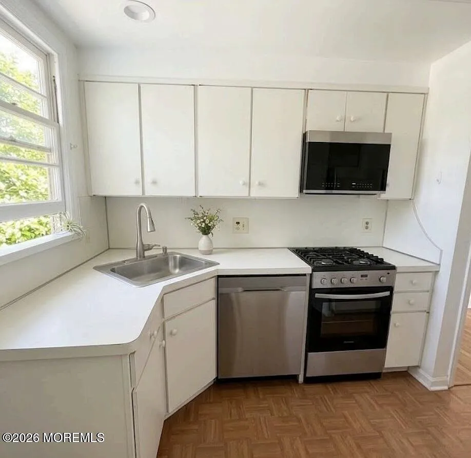 3 bed, 1788 sqft, $2,300 — Photo 3