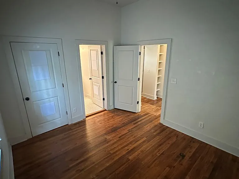 614 E Henry St — Photo 25