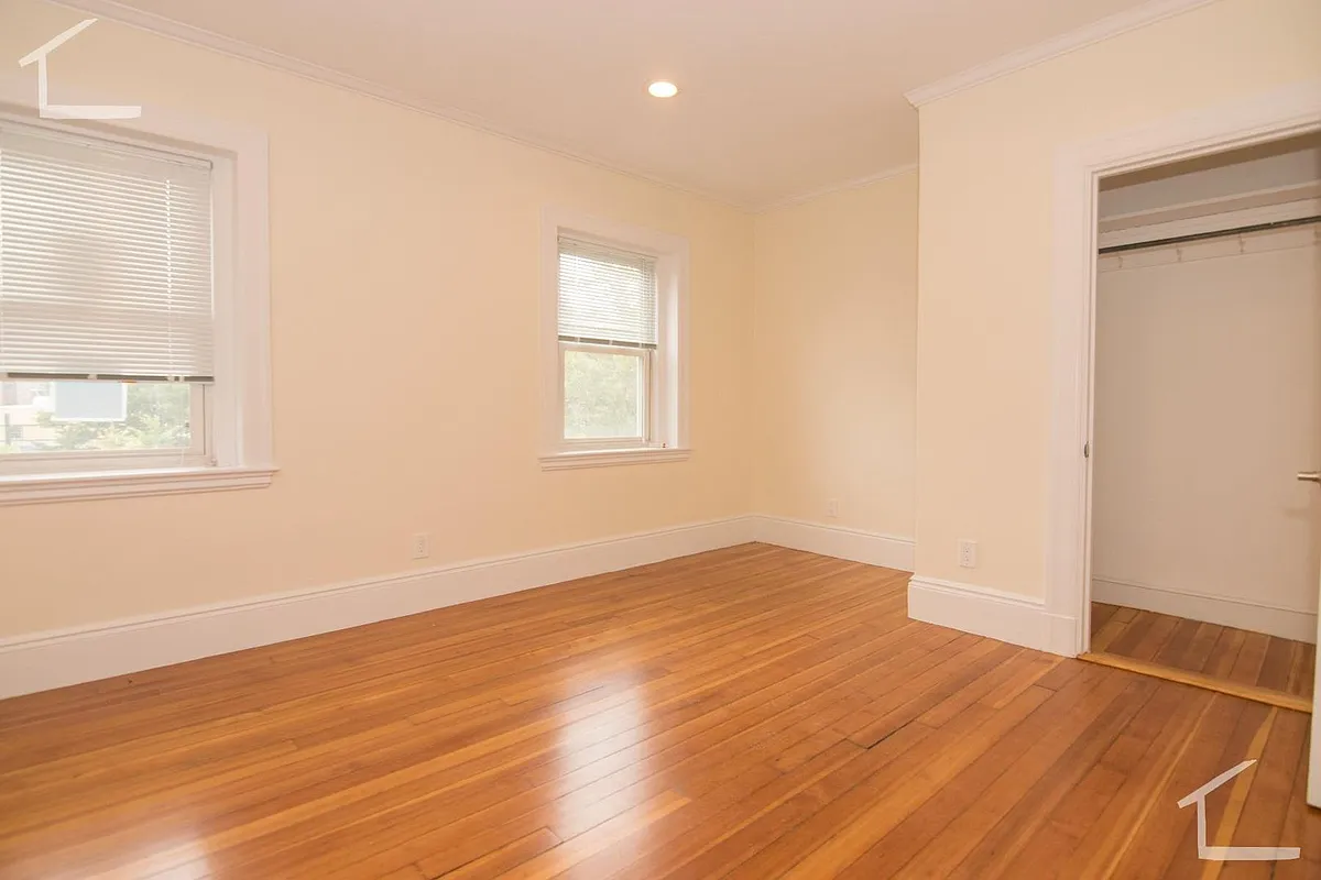Building Photo - 1612 Beacon St #2