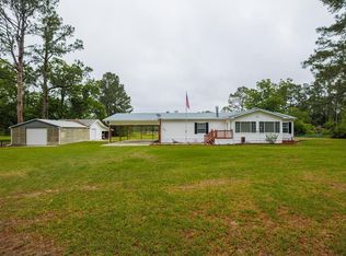 2577 Weaver Dr, Ray City, GA 31645