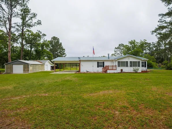 2577 Weaver Dr, Ray City, GA 31645