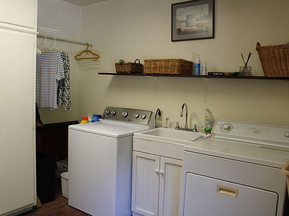5th image of 2934 Sinclair Wood Dr